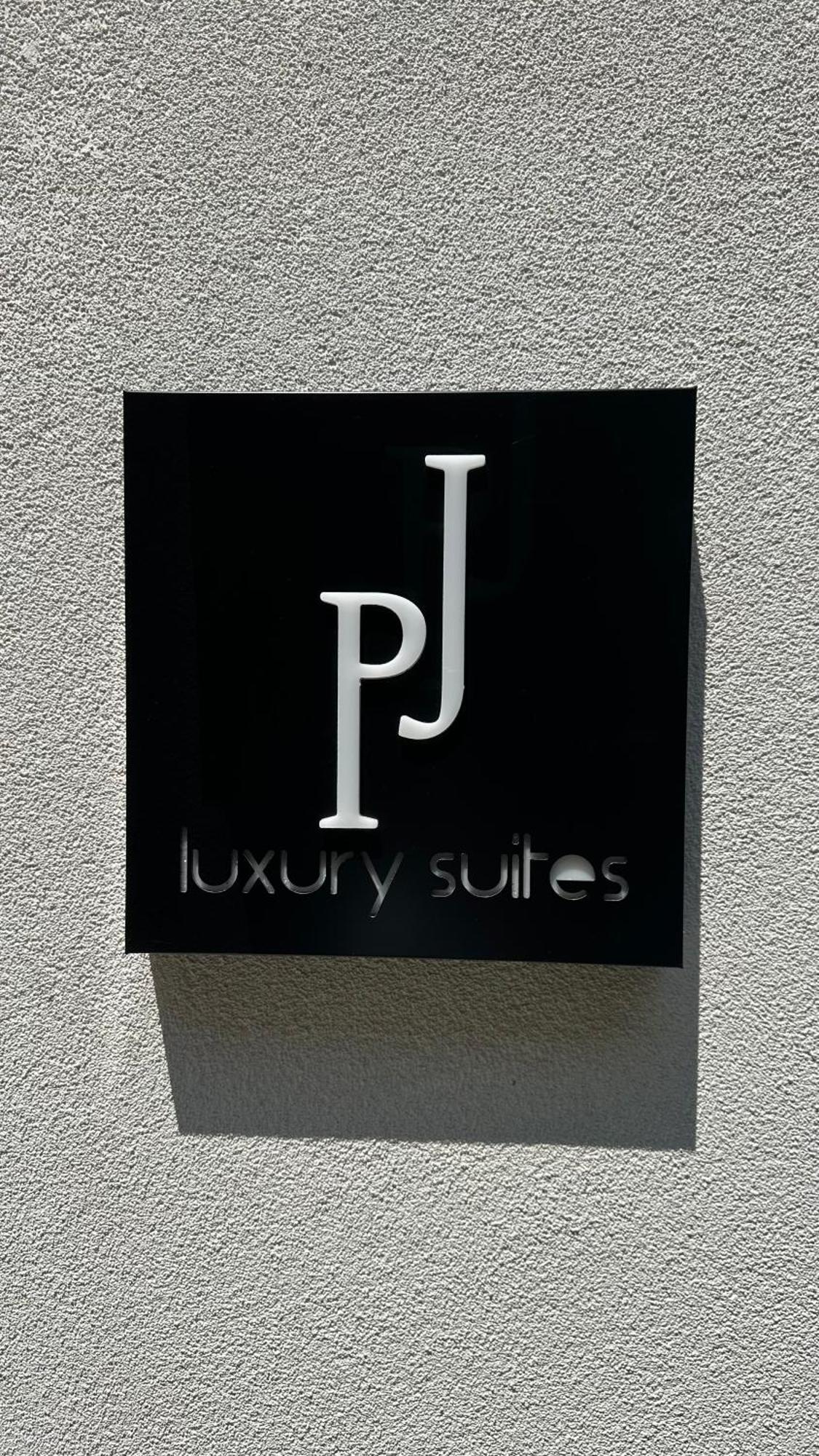 P J Luxury Suites セレス エクステリア 写真